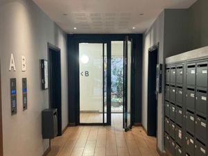 6 parkings boxable en sous sol  à toute proximité du métro 14 et du Centre Leclerc  Immeub