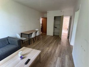 Appartement rénové dans résidence calme