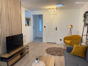 ? T2/3 DUPLEX 70 m² RÉNOVÉ – MEUBLÉ – PARKING & CAVE