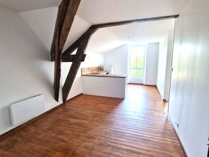 Appartement 1 chambre plein de charme – Dernier étage (sans ascenseur) – Centre-ville à pi