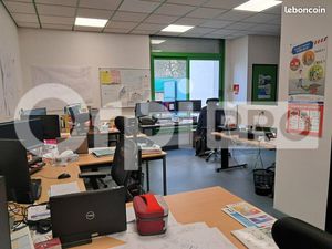 Bureau 130 m²