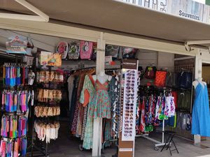 Fdc articles de plage cadeaux souvenirs prêt à porter.......