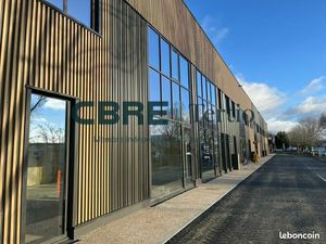 Local d'activité 543 m²