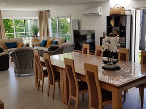 Appartement 3 pièces de 142 mètres carrés avec pièce de vie de 83 mètres carrés