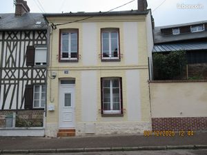 A LOUER à NEUFCHATEL-EN-BRAY MAISON RENOVEE 3 PIECES (59.31M²) SUR 2 ETAGES AVEC COURETTE 