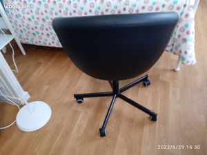 Location de longue ou moyenne durée d'un appartement meublé 30 M² avec télévision  lave-li