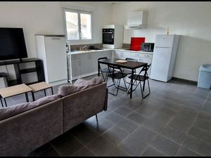 T2 meublé récent avec cour fermée + parking