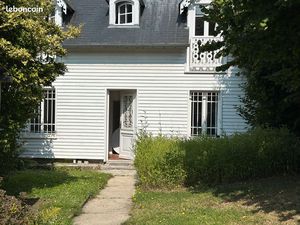 Meublé 2P avec jardin entretenu 1 mn du bus 4 mn rocade extérieure charges forfaitaire