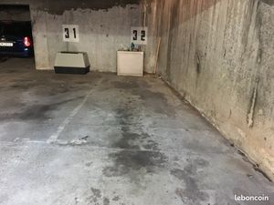 Place de stationnement sous-sol couvert