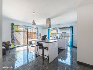 Maison plain-pied RT 2012 – Construction 2022 – Avec espace professionnel