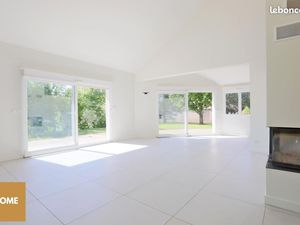 Maison 7 pièces 230 m²