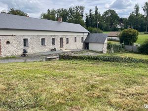 Longère en pierre et paddocks à louer