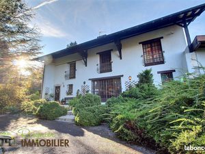 Au calme absolu – Authentique ferme savoyarde de 253 m² + combles aménageables + annexes