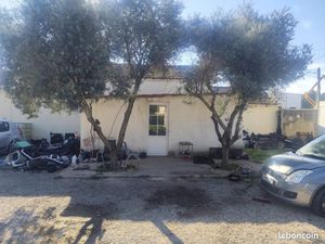 Terrain automobile fond de commerces