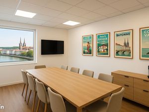 Grand bureau meublé fermé privatif avec terrasse extérieure