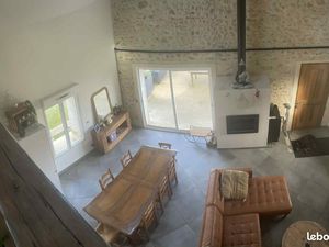 Maison en pierre apparente