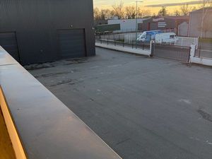 Local commercial/depot 585m2