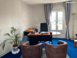 Bureaux lumineux 35m2 _ etage entier _ proche ecoles  clinique st jo et ctre ville