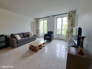 2/3 pièces 60 m2 meublé metro Republique