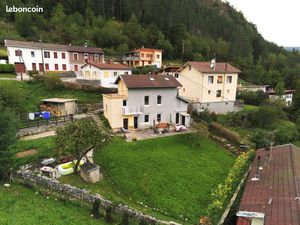 Maison 110 m² avec terrasses et jardin – Secteur calme – Saint-Claude