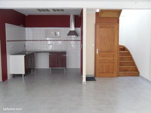 Maison de ville avec garage 600