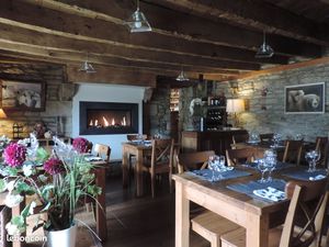 Mur et fond de restaurant & F6