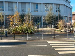 Locaux 109 et 119 m² pour commerce ou professions liberales