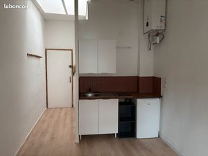 Studio situé entre gare St jean et place de la Victoire