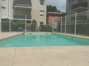 Appartement 64m2 avec grand balcon 11m2 dans résidence sécurisée avec piscine. Proche cent