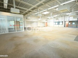 Bureau 764 m²