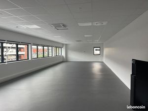 Local industriel 1 591 m²