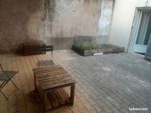 T2 avec cour privative  libre immédiatement