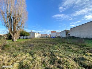 Terrain 233 m² CIRE D AUNIS
