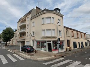 À LOUER : Local commercial vitré en hypercentre de Cholet