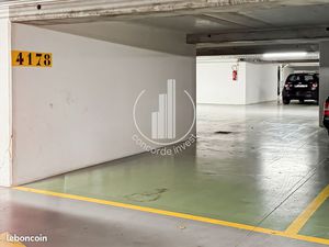 Parking/box 1 pièce 17 m²