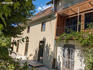 Apt T4 rénové dans maison  grand exterieur arboré