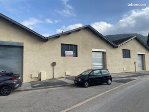 Entrepôt  local d'activité  stockage  industriel