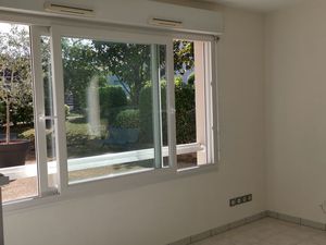 Appartement 2 pieces (t1 bis) reze