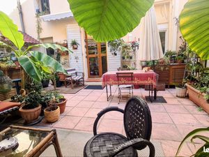 Bien atypique avec extérieur