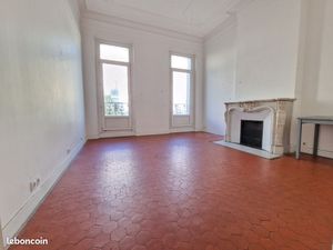 Magnifique appartement Haussmannien de 143 m² + Balcon de 3 5 m² + Cave de 8 m² Proche de 