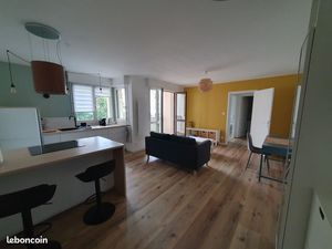 Particulier propose à la location un appartement 2 pièces de 44 m2 avec balcon