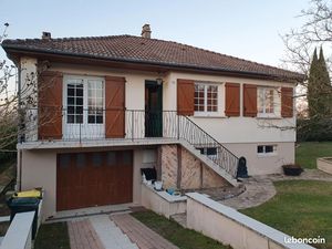 Maison 4 chambres à louer sur Bourges quartier Hopital avec terrain et sous sol
