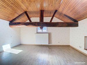 Maison avec garage et jardin