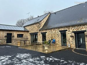 Maison d’habitation spacieuse avec dépendances