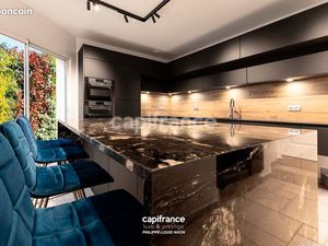 Maison 8 pièces 243 m²