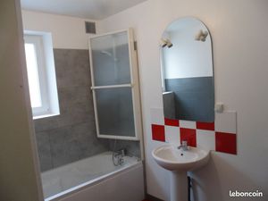 Loue maison 2 chambres et 1 bureau