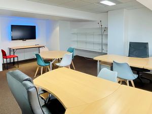 Location de bureaux 25m² ou 11m²   tout équipés. Idéalement situés