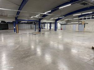 Local 1860 m² Yssingeaux