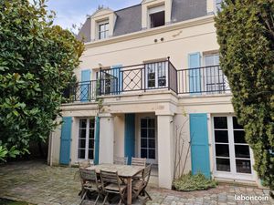Maison 10 pièces 233 m²