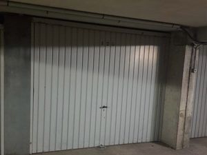 Garage fermé dans résidence sécurisée rue Jean le Loup